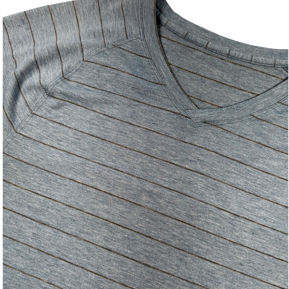 Lululemon V-Neck T-Shirt Mens L Blue Striped Short Sleeve Performance Tee - Picture 1 of 7